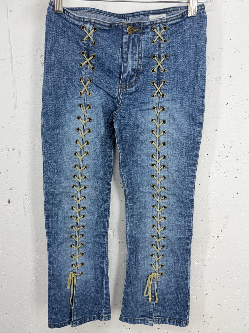 Vintage Y2K MUDD size 0 Front Lace Up Crop Flare Stretch Jeans